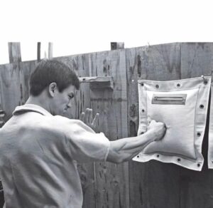 bruce lee hitting a wing chun wall bag
